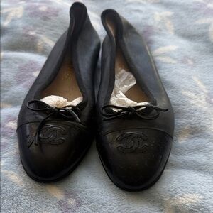 CHANEL Black Leather Cap-Toe Ballet Flats with Bow - size 37